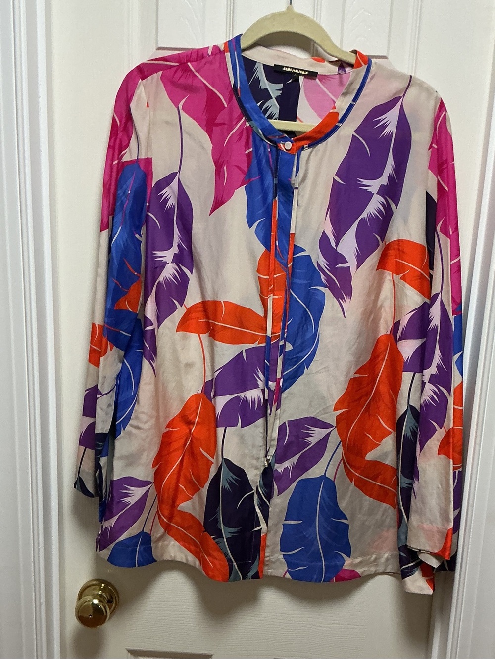 Silky Button Front Kobi Halperin Top in Beige with Beige and Multicolors. XL.